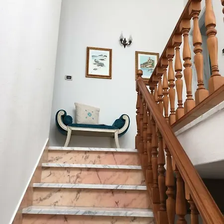 Bb Iaya Art Gallery בית הארחה