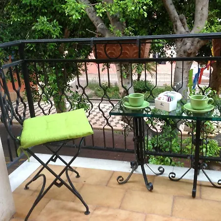 Bb Iaya Art Gallery בית הארחה *
